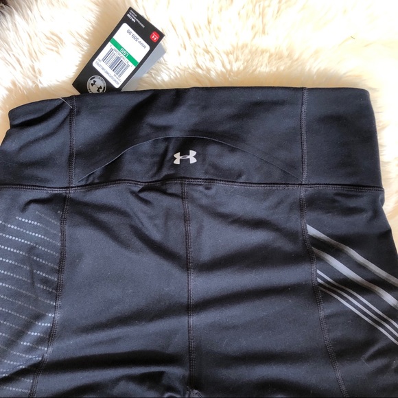 L Under Armour Black HeatGear Leggings - Picture 3 of 7